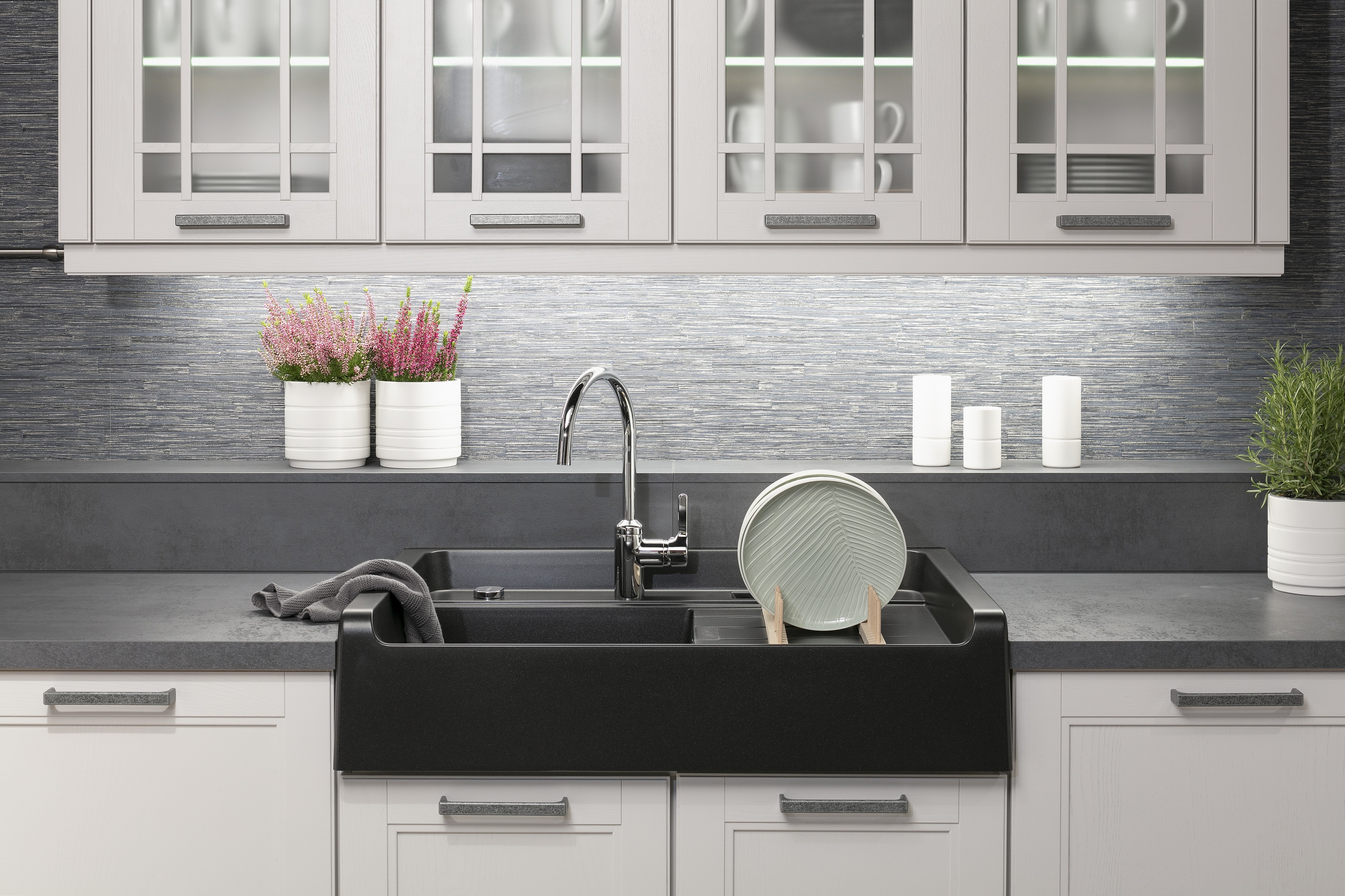 Nobilia-Küche York in Echtholz-Seidengrau - Landhausstil- Detailaufnahme