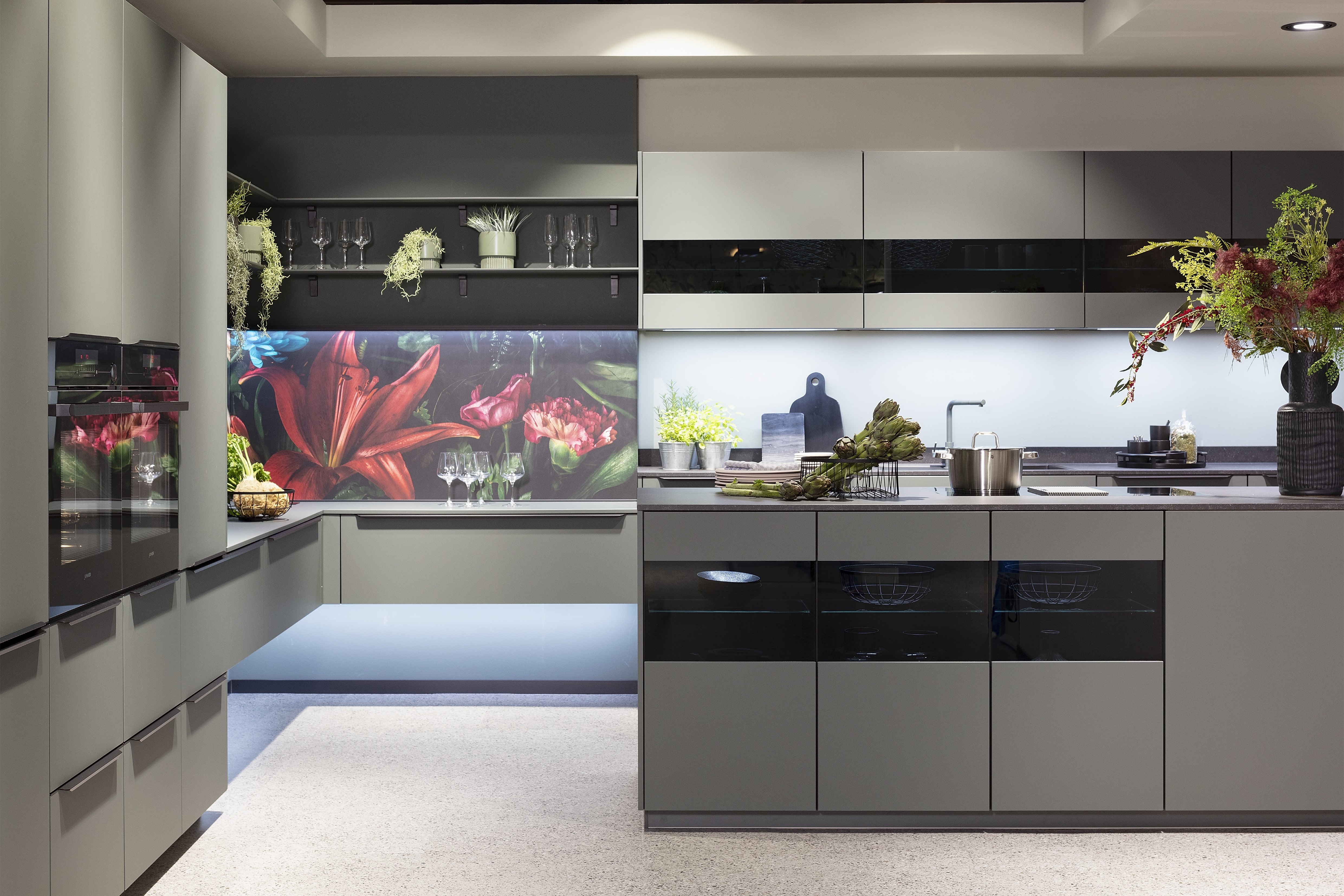 Nobilia-Küche "Iconic Flowers" in Mineralgrün