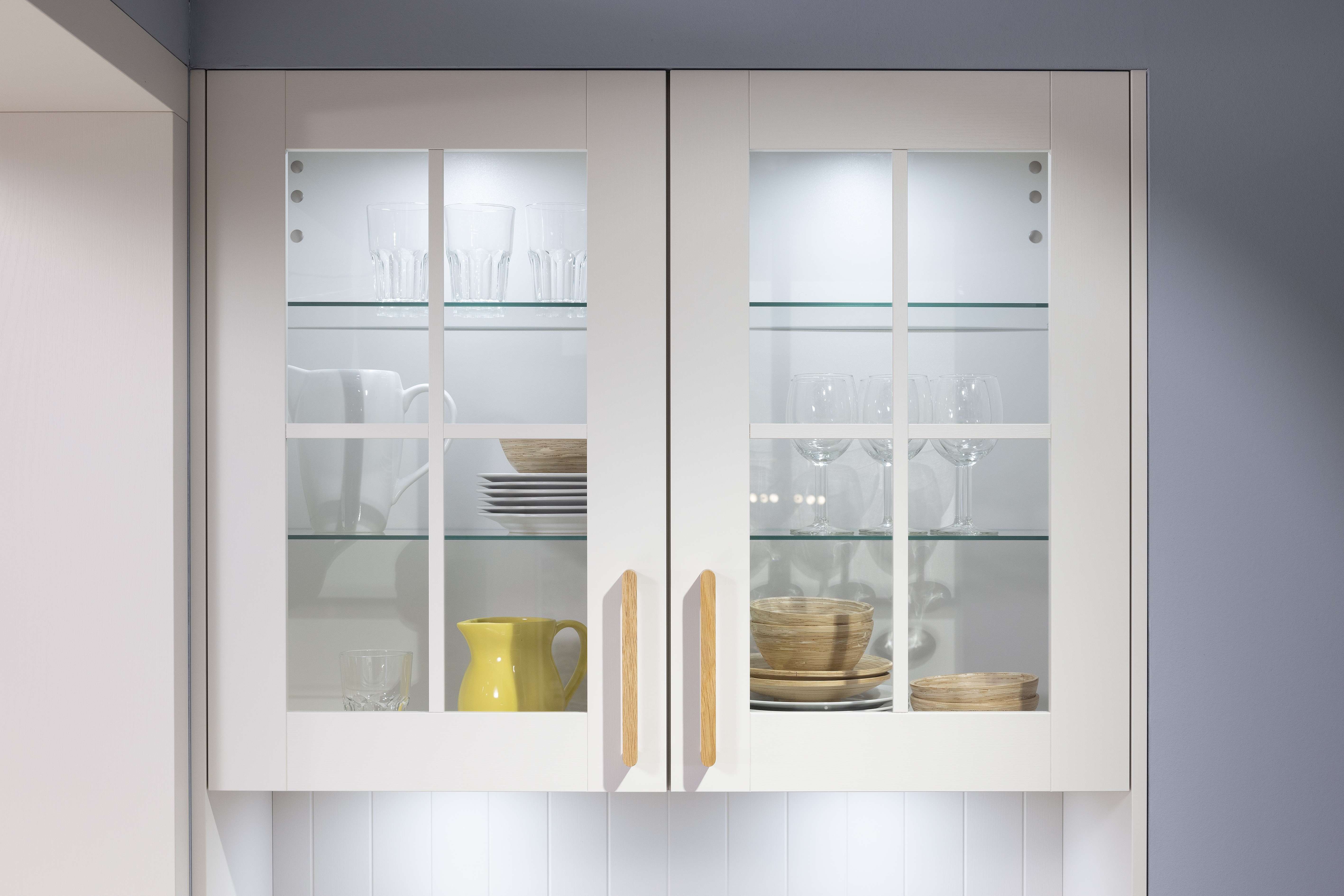 Schüller-Küche Casa Satin Pore muschweiß - Vitrinenschrank