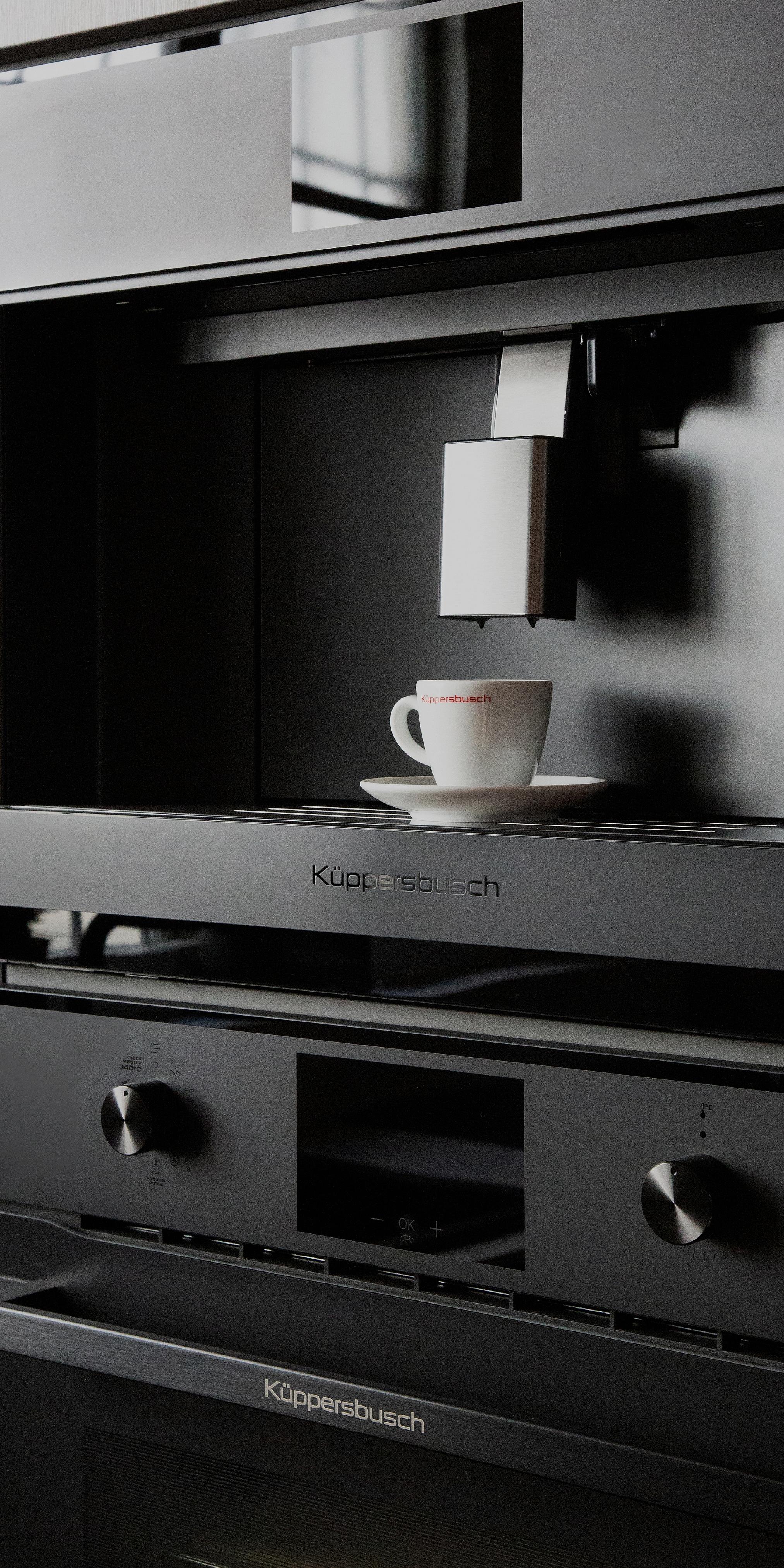 Küppersbusch Einbau-Kaffeevollautomat im MattBlack Design